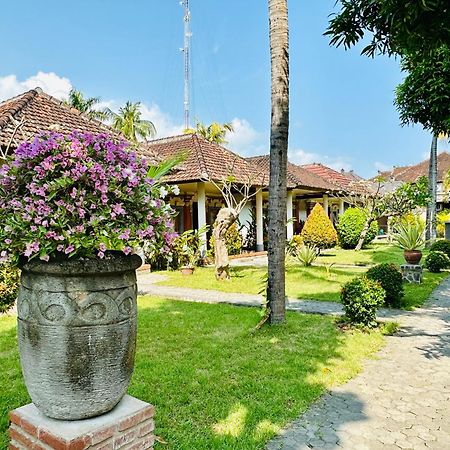 Puri Bali Hotel Lovina Beach Extérieur photo