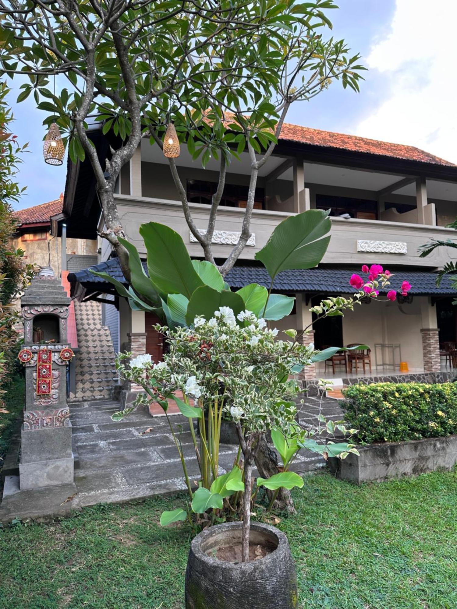 Puri Bali Hotel Lovina Beach Extérieur photo